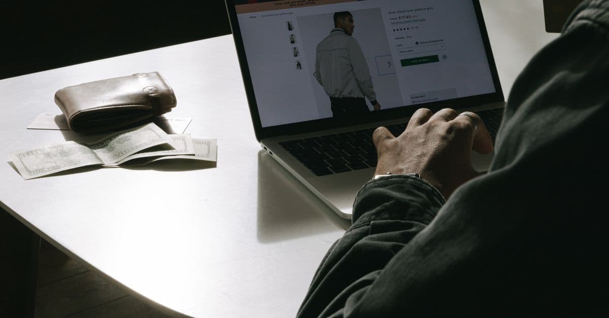 Toko Web vs Bot Telegram: Pilih yang Mana? (Jawab: Dua-duanya)